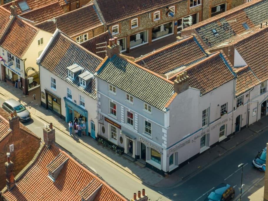 Sarah'S - A Townhouse Apartment In Georgian Holt Holt  Exterior foto